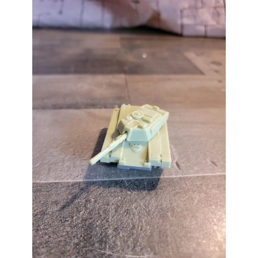 U.S. army‎ tank green toy figure